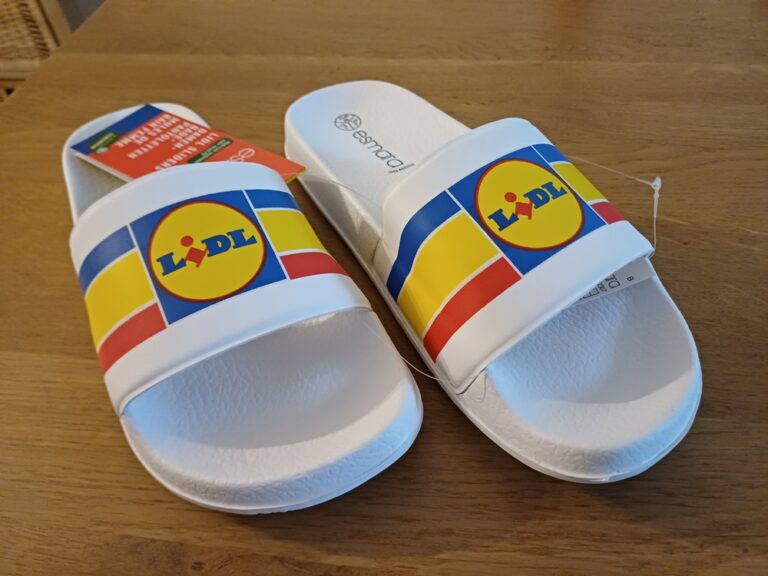 Lidl-slippers: Van supermarktartikel naar mode-icoon