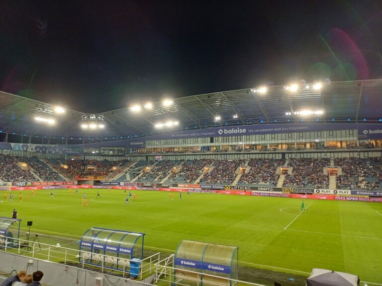 Vader-zoon moment Samen naar een voetbalwedstrijd in de Ghelamco Arena